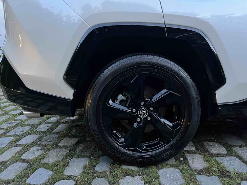 Hjulbrønn, dekk og felg med Carpro Darkside og Carpro dLux felgcoating